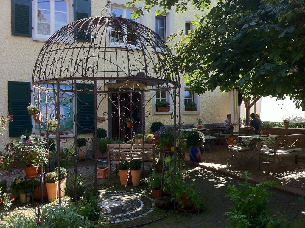 Gasthaus Schwanen & Villa Pfarrhus Stuhlingen Exteriör bild