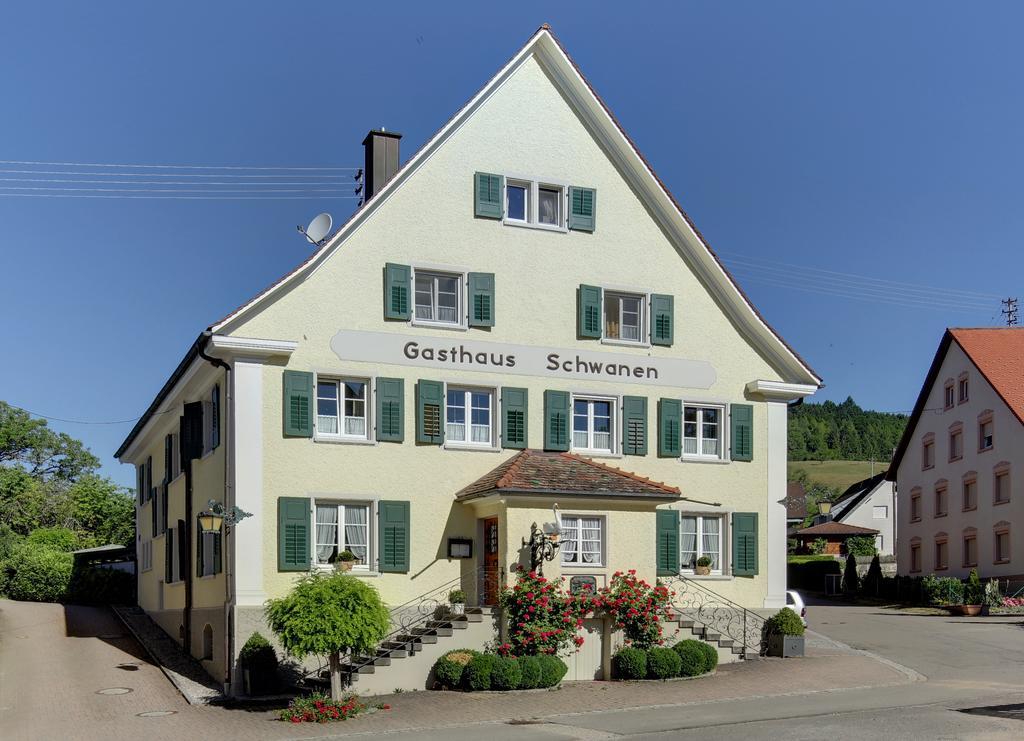 Gasthaus Schwanen & Villa Pfarrhus Stuhlingen Exteriör bild